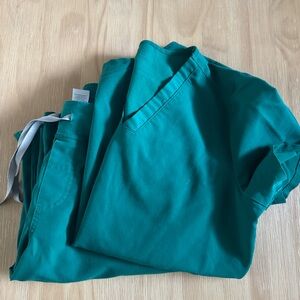 Figs hunter green size small scrub set